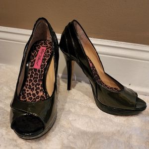 Betsey Johnson high heels 👠